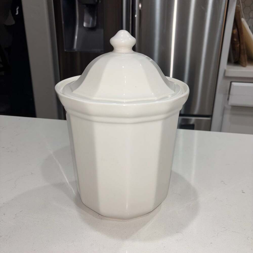 Pfaltzgraff Heritage White Stoneware Large Kitchen Canister with Lid 10.5”
